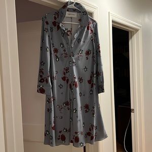 Valentino 100% silk dress. Fits like a size 6. Sleeves are more 3/4 length.